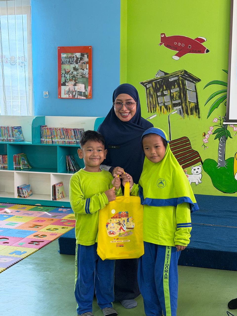 Wisata LiterAsyik Ke Perpustakaan Jakarta Timur Bersama TK Al Istiqomah